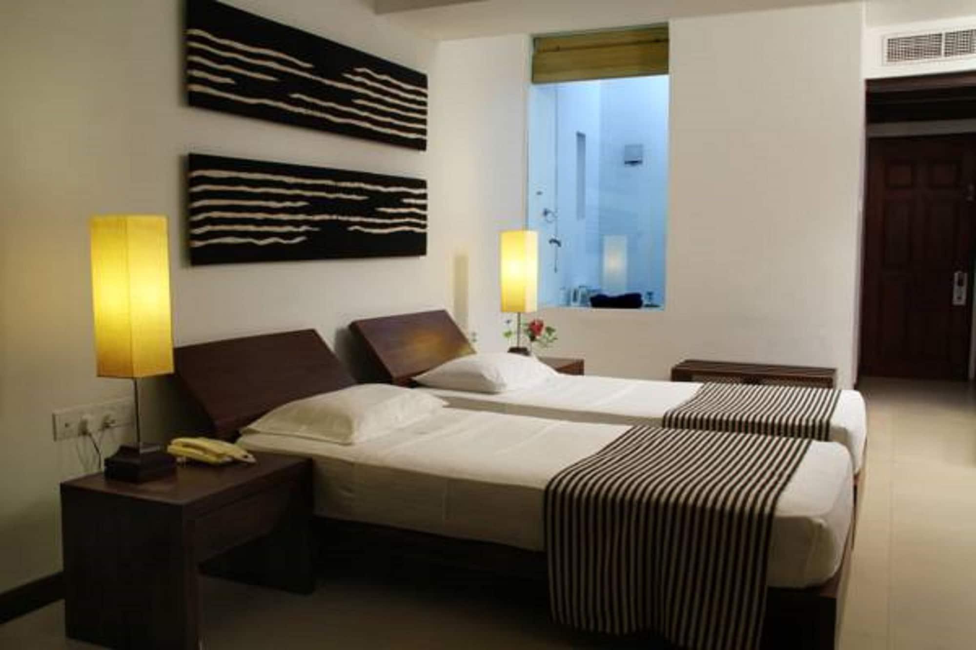Goldi Sands Negombo